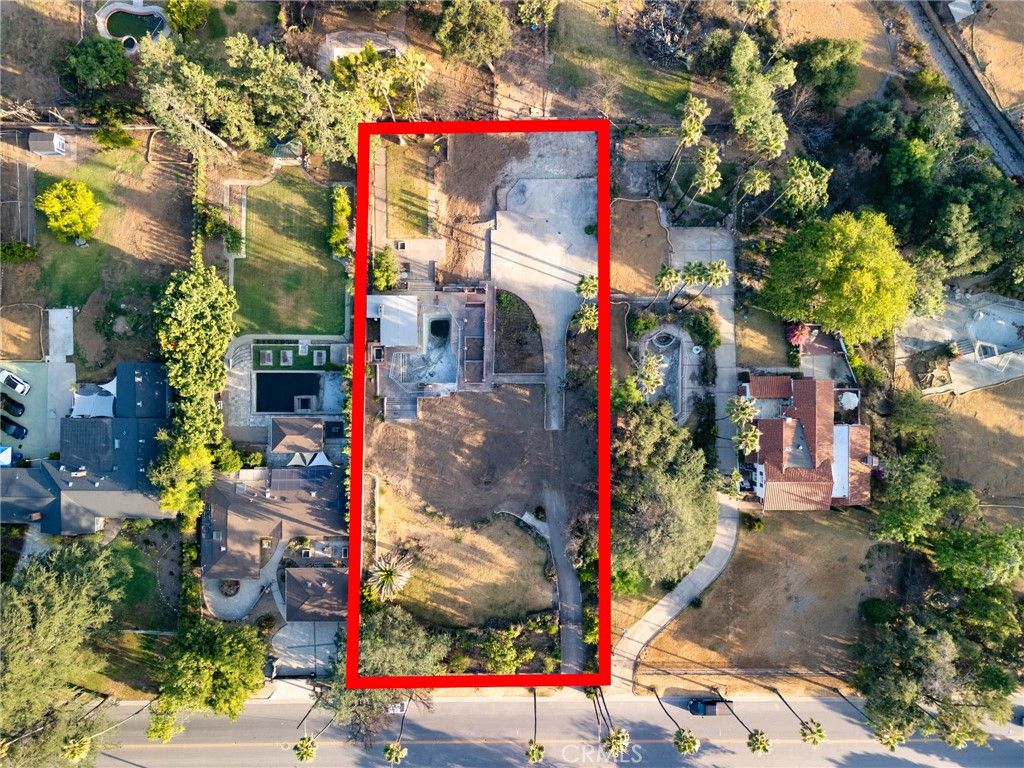 Exterior, Drone