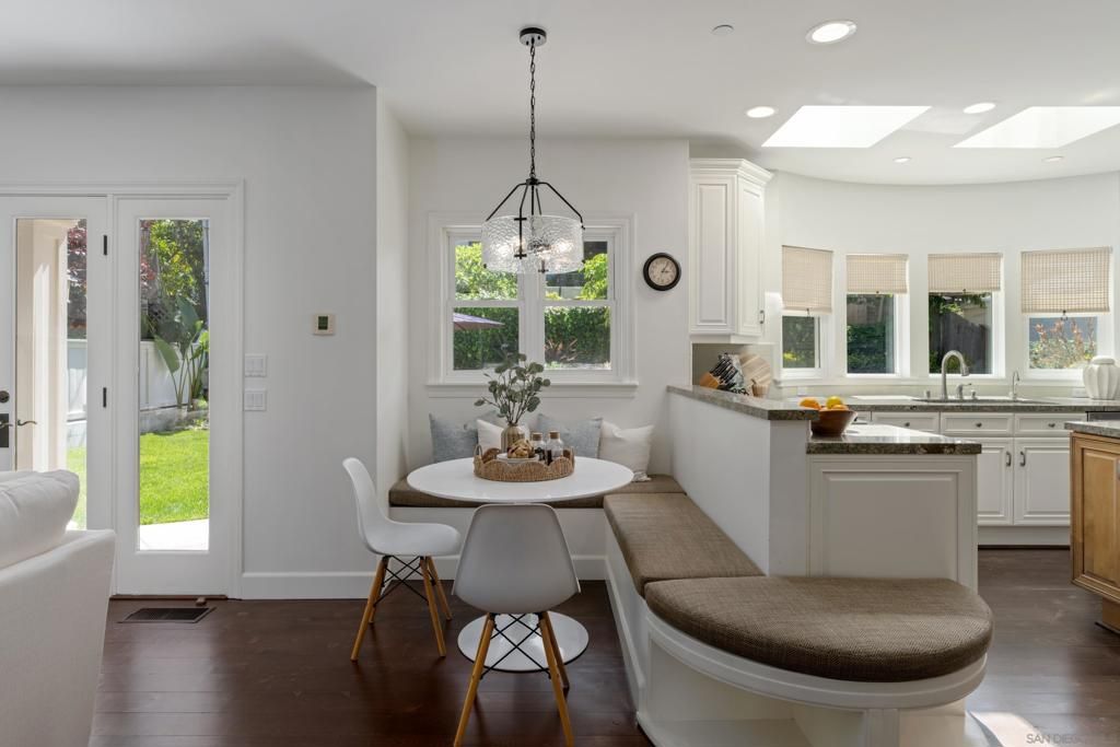 Dining room, Interior, Kitchen, Pendant Lights, Recessed Lighting, Wood Texture Flooring