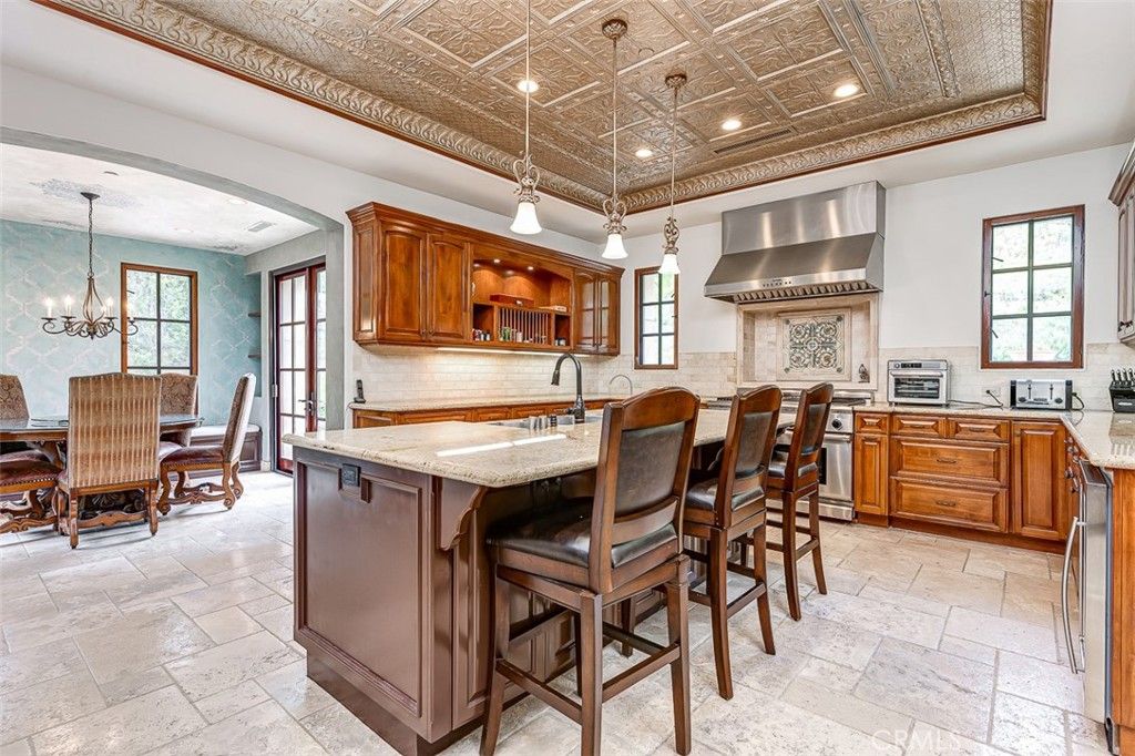 Chandelier, Dining room, Interior, Kitchen, Pendant Lights, Recessed Lighting, Stainless Steel Appliances