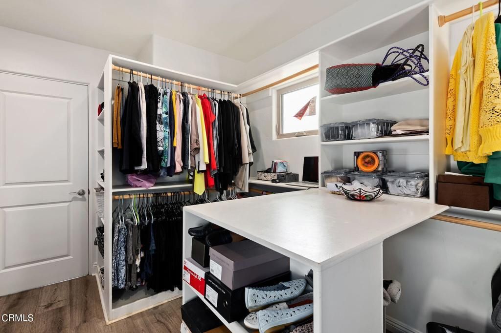 Interior, Walk-in Closets, Wood Texture Flooring