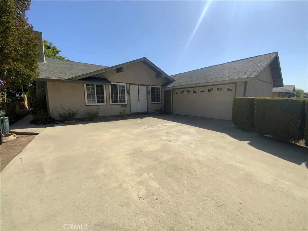 Attached, Exterior, Facade, Ranch