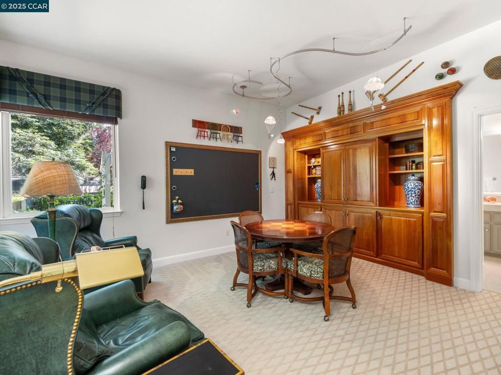 Dining room, Interior