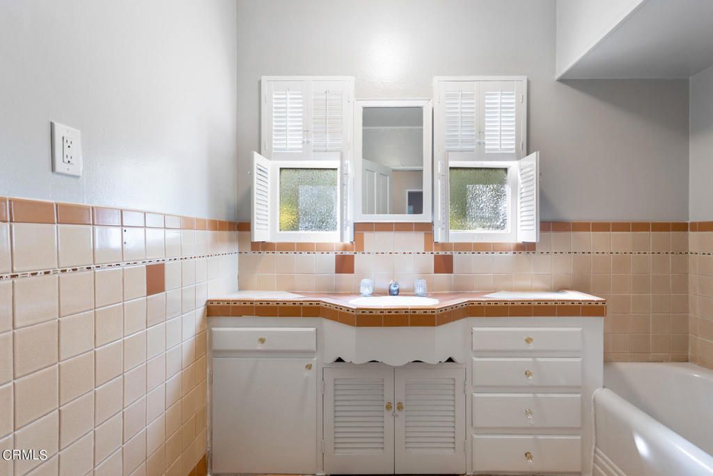 Bathroom, Interior, Tile Countertops