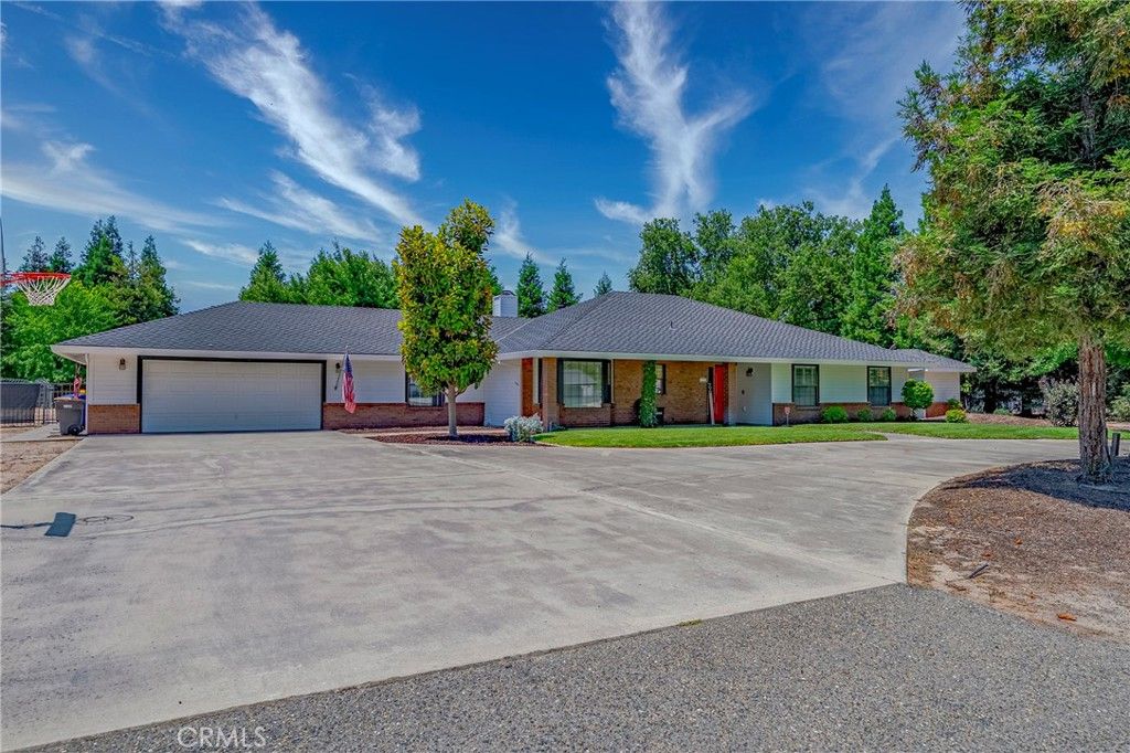 Attached, Exterior, Facade, Ranch
