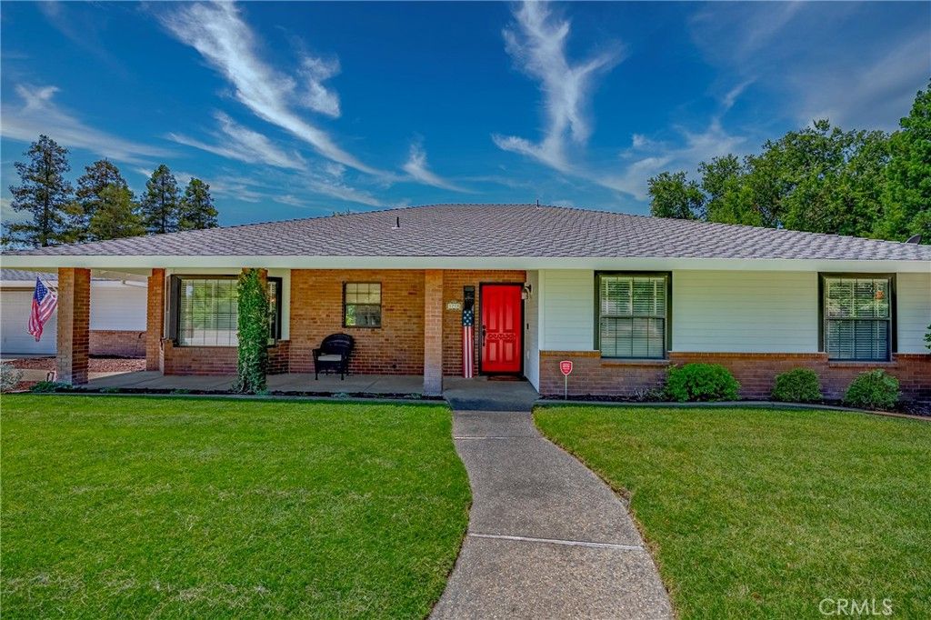 Exterior, Facade, Brick Facade, Ranch