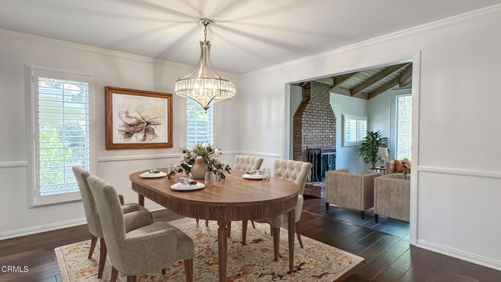 Chandelier, Dining room, Fireplace, Interior, Wood Texture Flooring