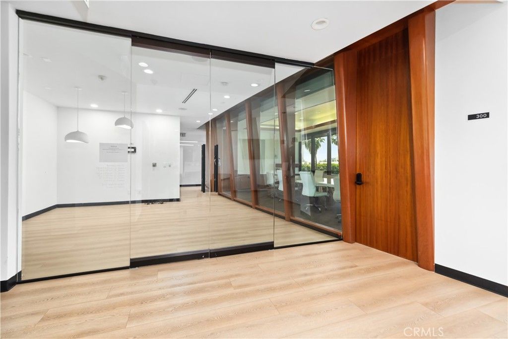Interior, Pendant Lights, Recessed Lighting, Wood Texture Flooring