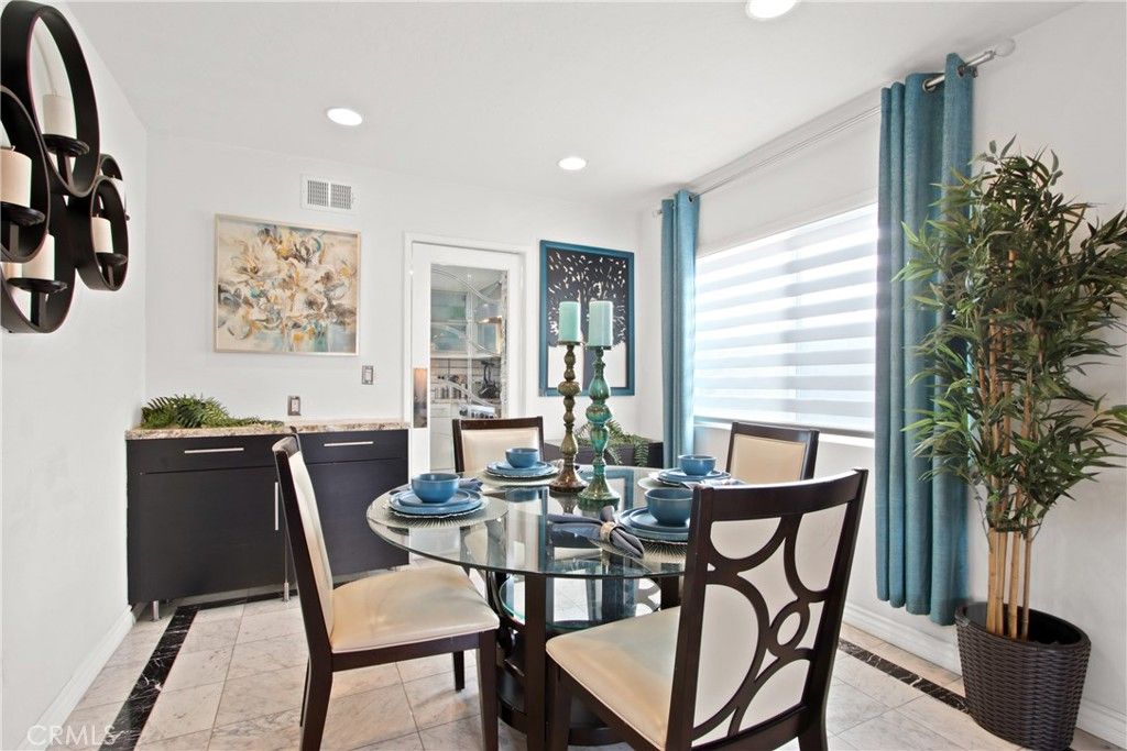 Dining room, Interior, Recessed Lighting