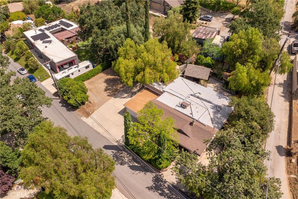 Exterior, Drone
