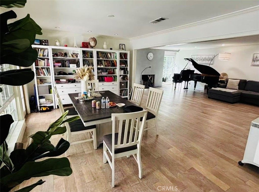 Dining room, Interior, Piano, Recessed Lighting, Wood Texture Flooring