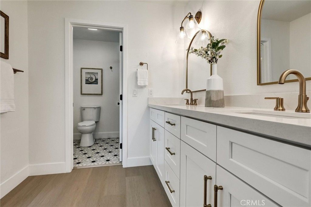 Bathroom, Dual Sink Vanities, Interior, Wood Texture Flooring