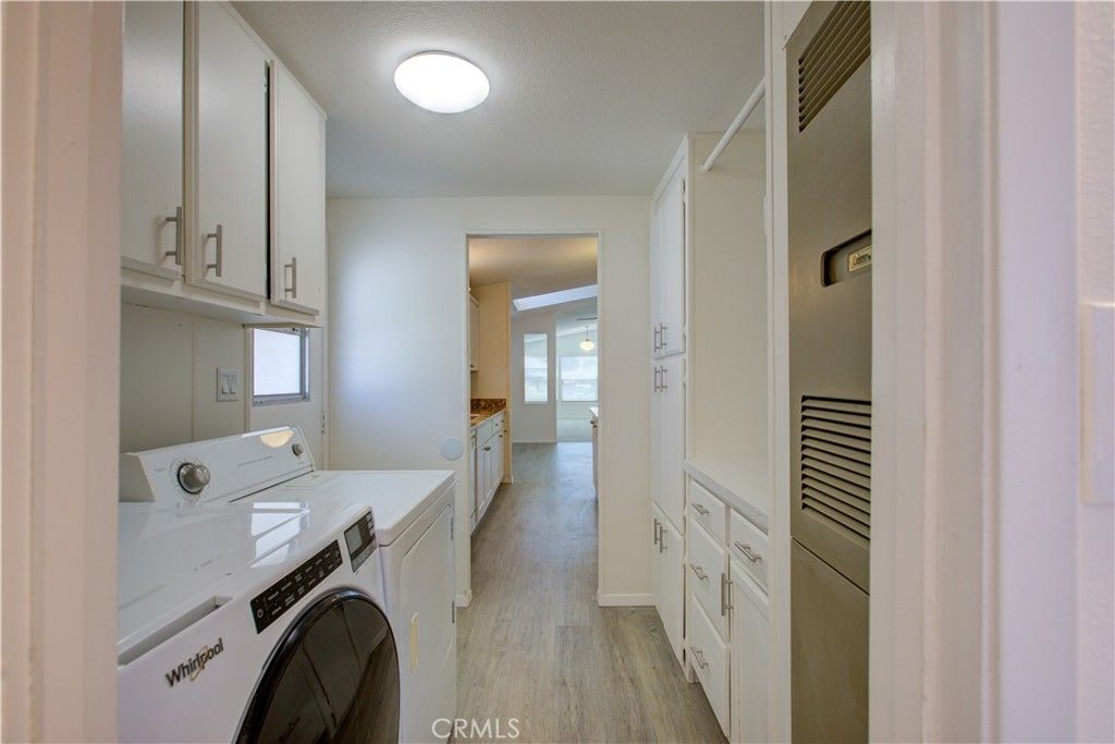 Interior, Utility Closets, Washer, Wood Texture Flooring