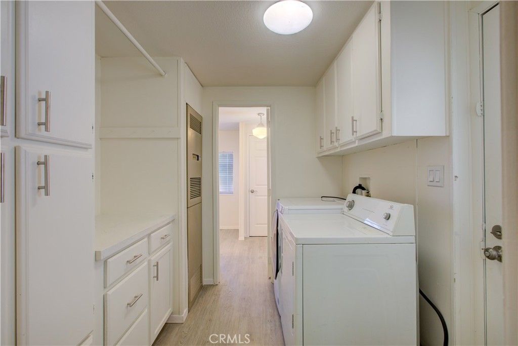 Interior, Utility Closets, Washer, Wood Texture Flooring