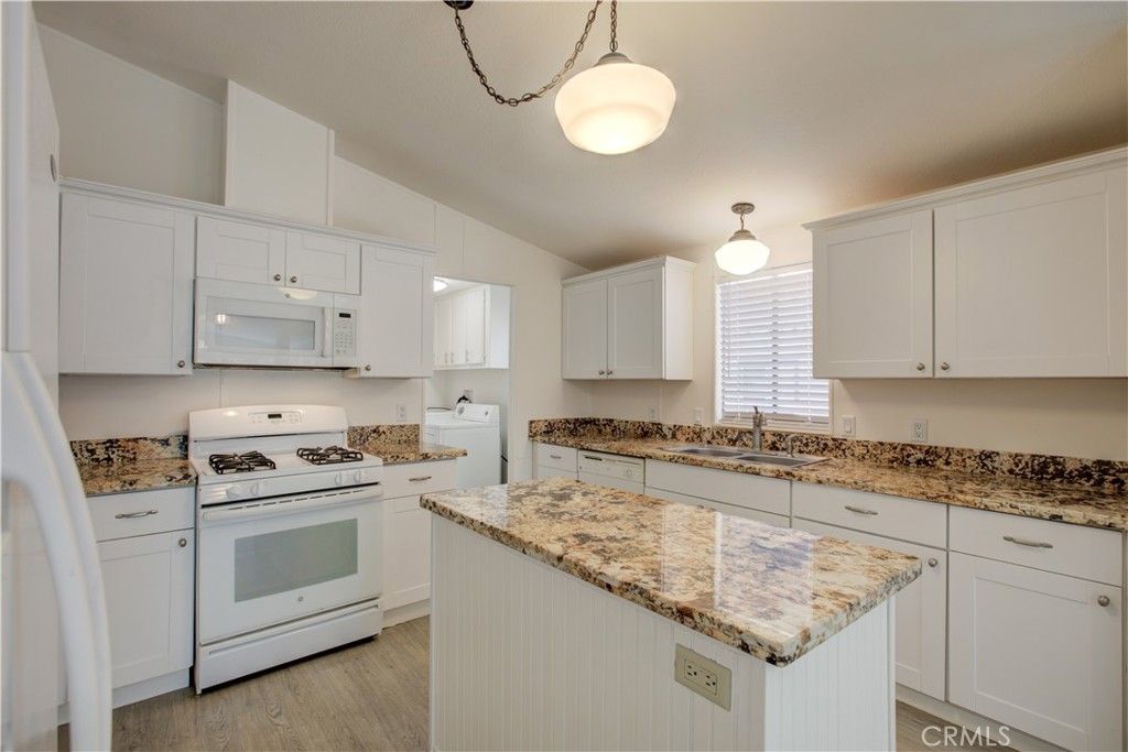 Interior, Kitchen, Pendant Lights, Wood Texture Flooring