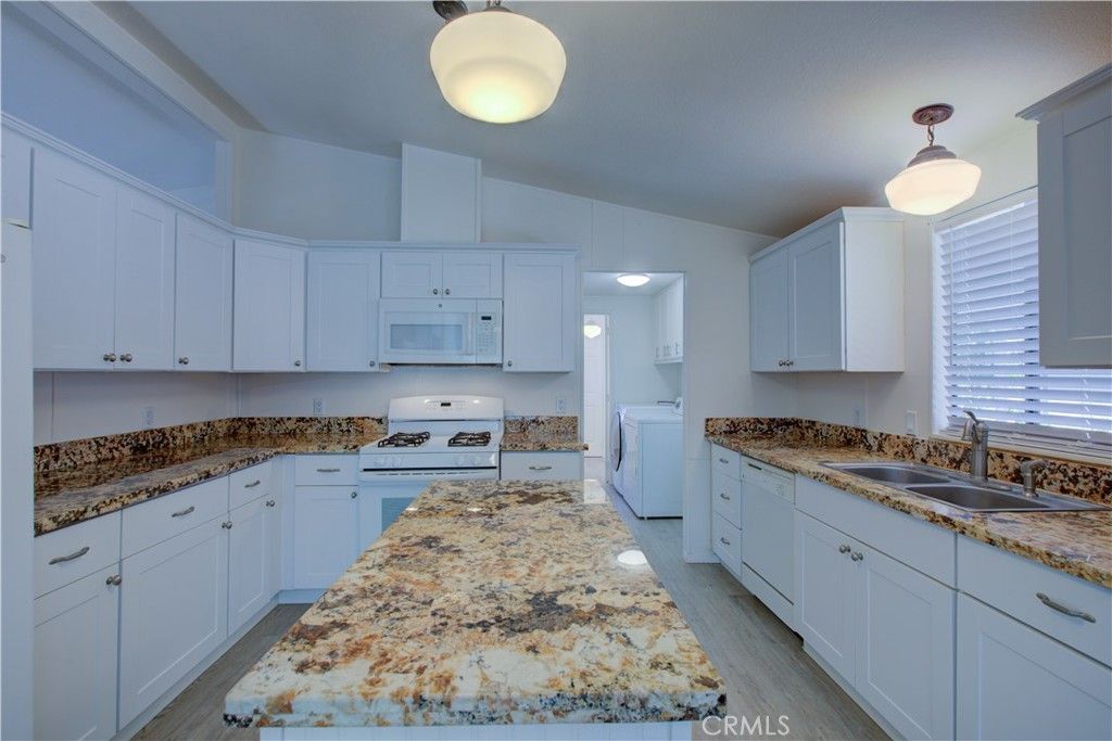 Interior, Kitchen, Pendant Lights, Wood Texture Flooring