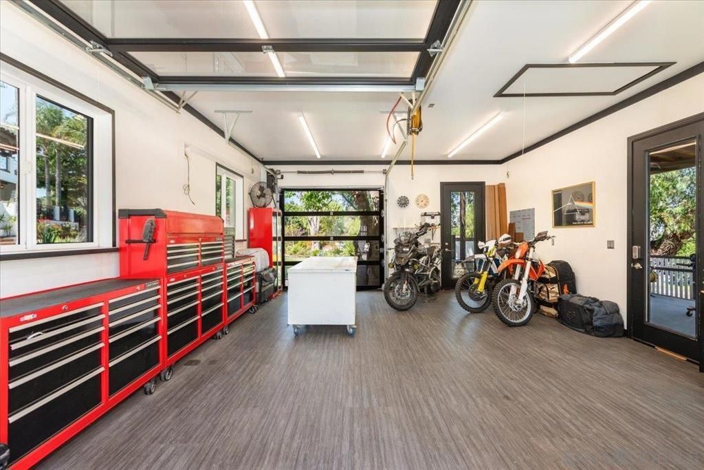 Garage, Interior
