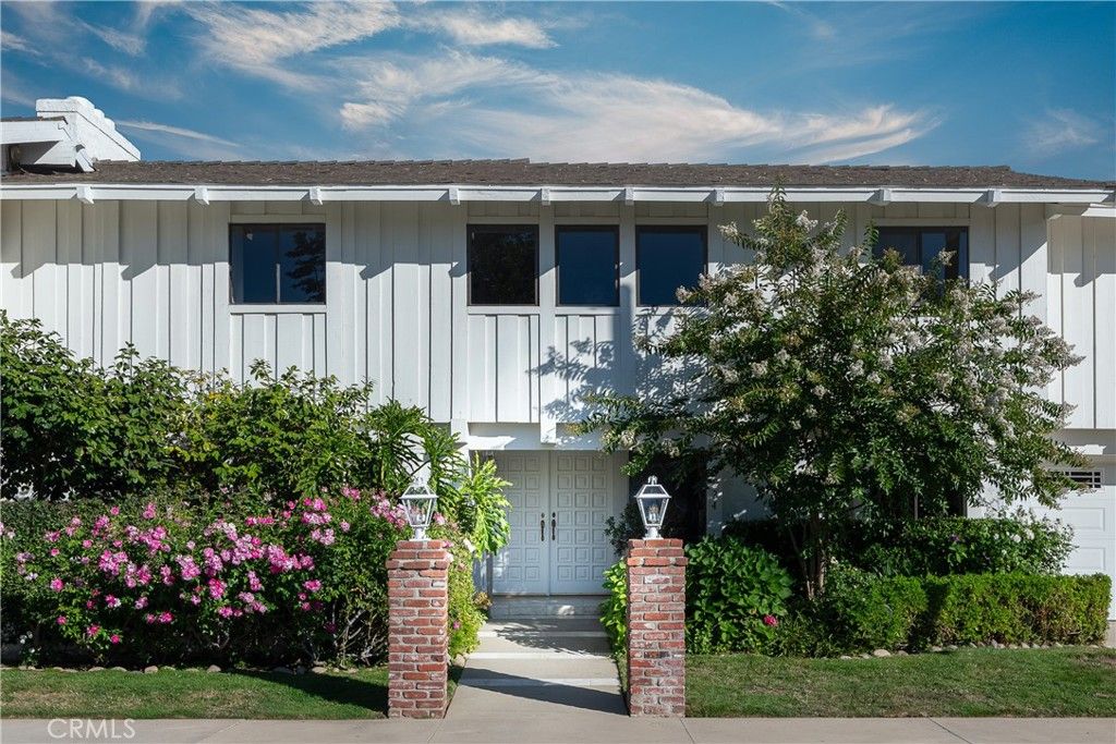 Attached, Exterior, Facade, Ranch