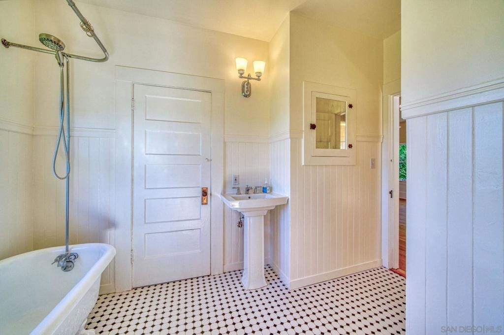 Bathroom, Free Standing Baths, Interior