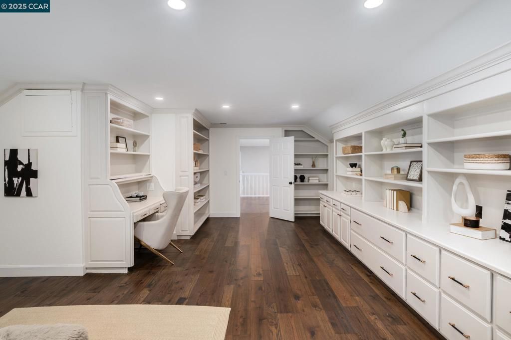 Interior, Recessed Lighting, Walk-in Closets, Wood Texture Flooring