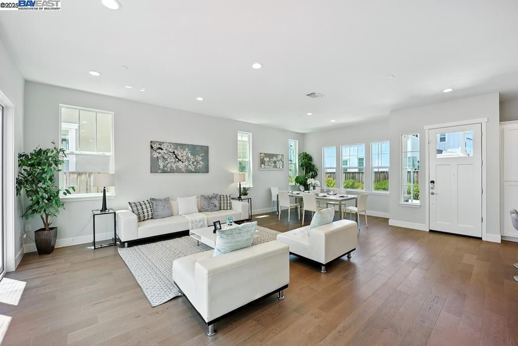 Dining room, Interior, Living room, Recessed Lighting, Wood Texture Flooring