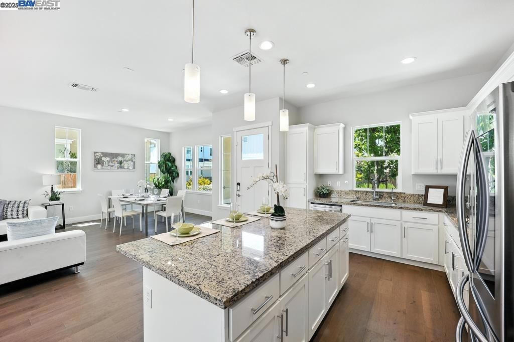 Dining room, Interior, Kitchen, Pendant Lights, Recessed Lighting, Wood Texture Flooring