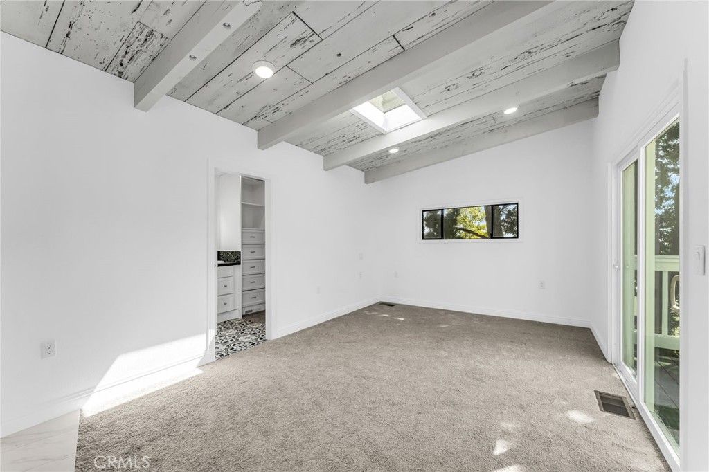 Empty room, Interior, Recessed Lighting, Wooden Beams