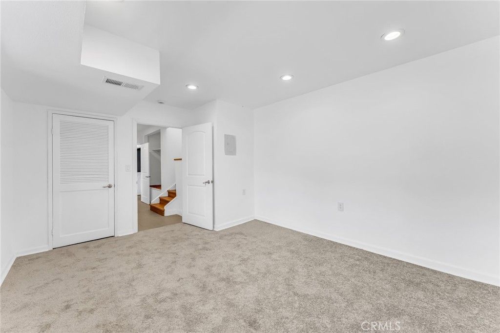 Empty room, Interior, Recessed Lighting