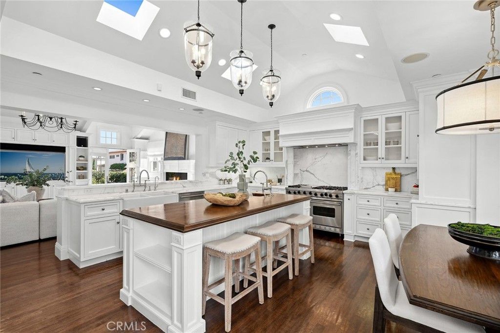 Interior, Kitchen, Living room, Pendant Lights, Recessed Lighting, Stainless Steel Appliances, Wood Texture Flooring