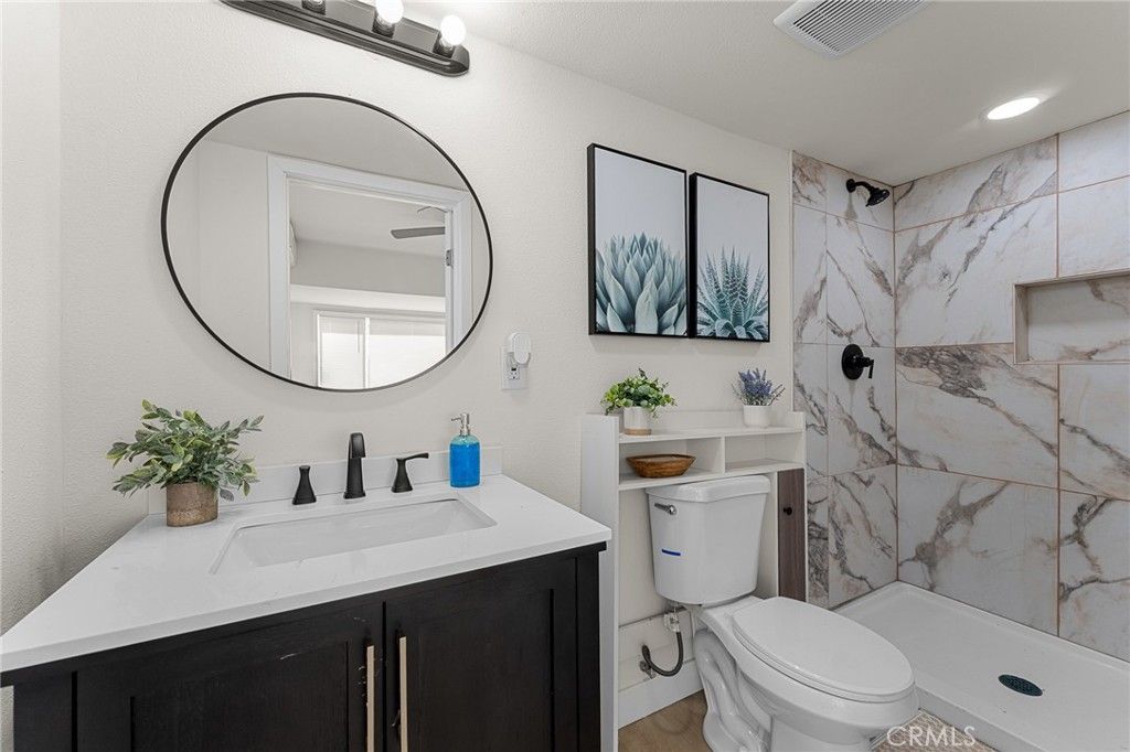 Bathroom, Interior, Marble Walls, Recessed Lighting