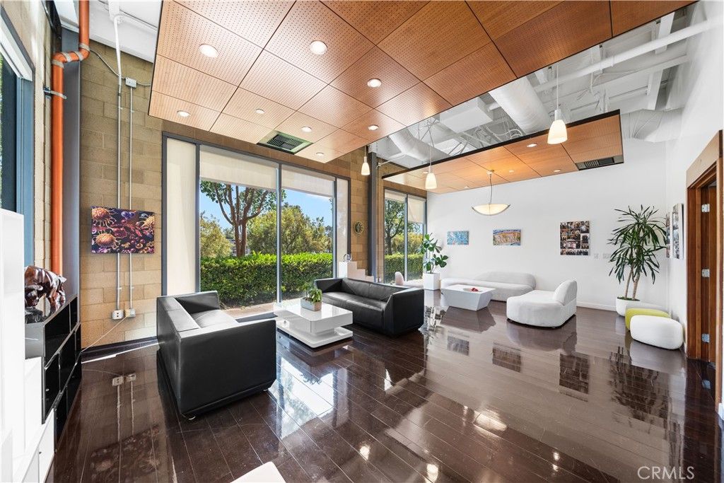 Interior, Living room, Pendant Lights, Recessed Lighting, Wood Texture Flooring