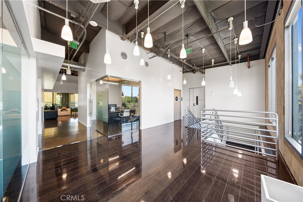 Interior, Pendant Lights, Wood Texture Flooring