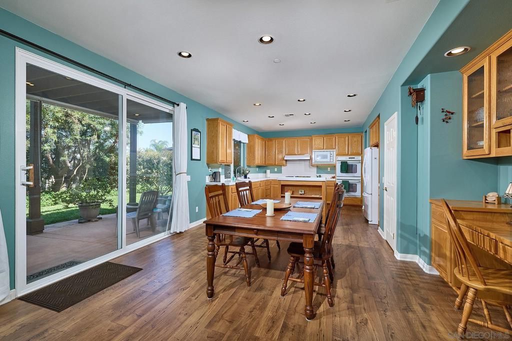 Dining room, Interior, Kitchen, Recessed Lighting, Wood Texture Flooring