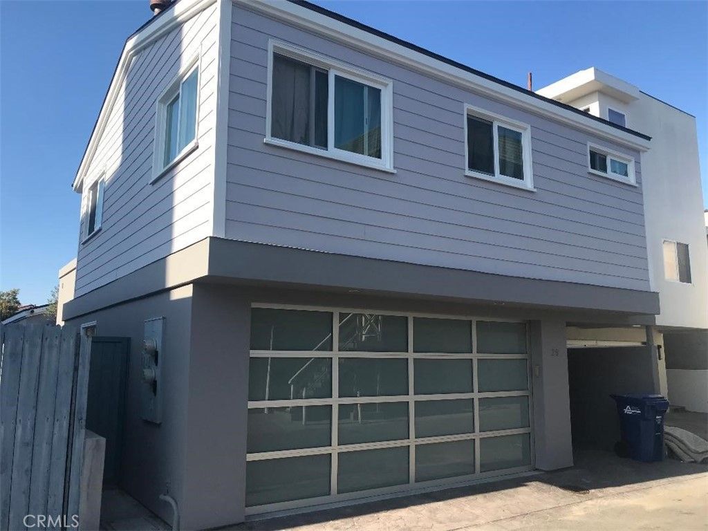 Attached, Exterior, Facade, Modern