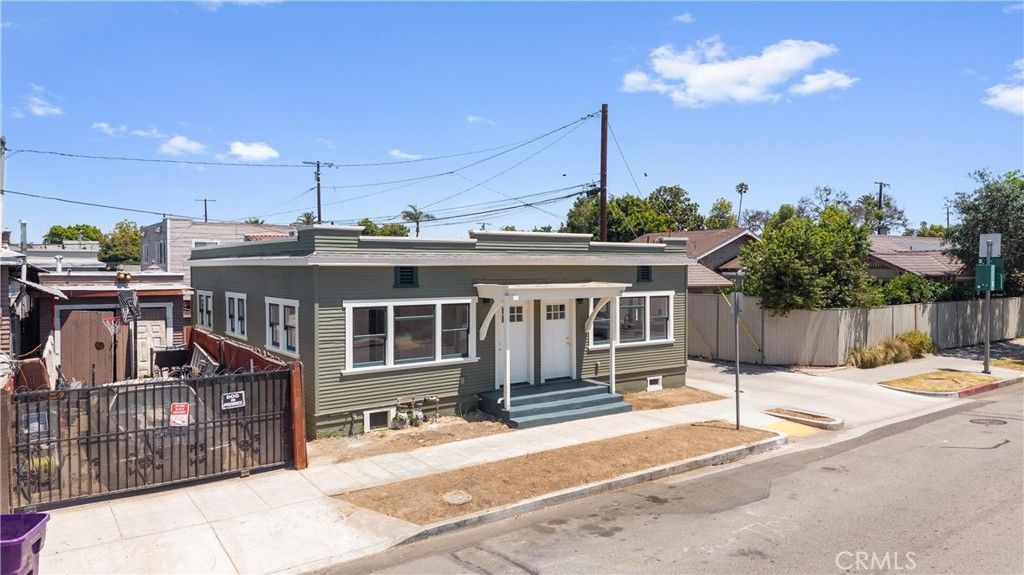 Exterior, Facade, American Foursquare