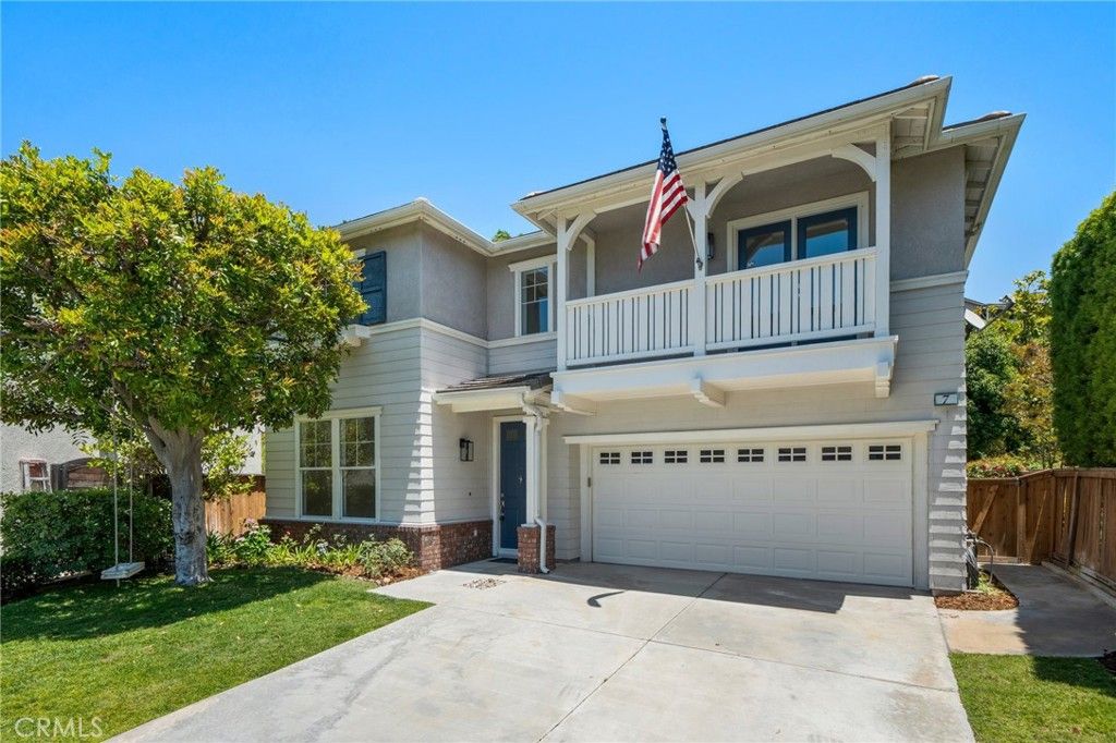 Attached, Exterior, Facade, American Craftsman
