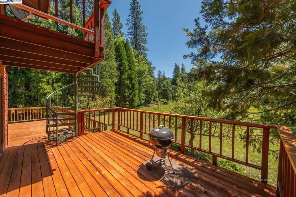 Exterior, Wood Texture Flooring
