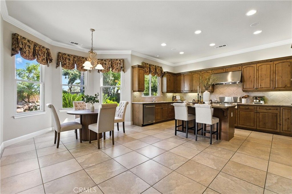 Dining room, Interior, Kitchen, Pendant Lights, Recessed Lighting, Stainless Steel Appliances