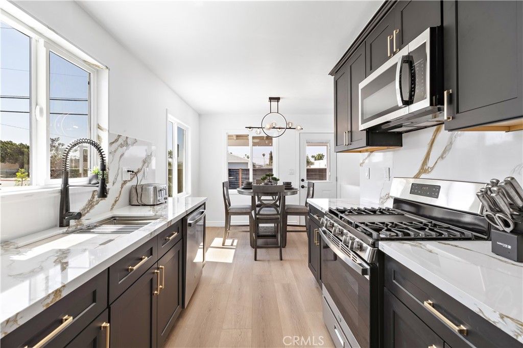 Chandelier, Dining room, Interior, Kitchen, Pendant Lights, Stainless Steel Appliances, Wood Texture Flooring