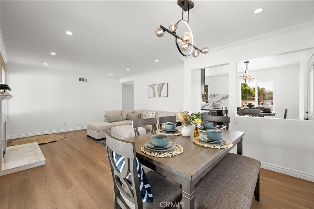 Dining room, Interior, Living room, Pendant Lights, Recessed Lighting, Wood Texture Flooring
