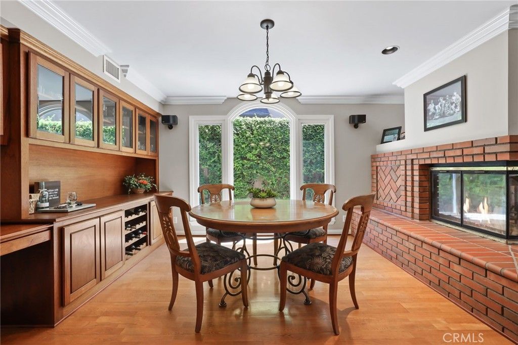 Chandelier, Dining room, Fireplace, Interior, Recessed Lighting, Wood Texture Flooring
