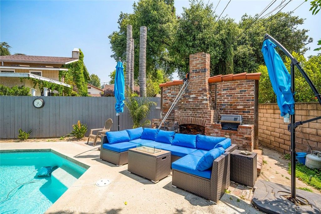Exterior, Fireplace, Pool