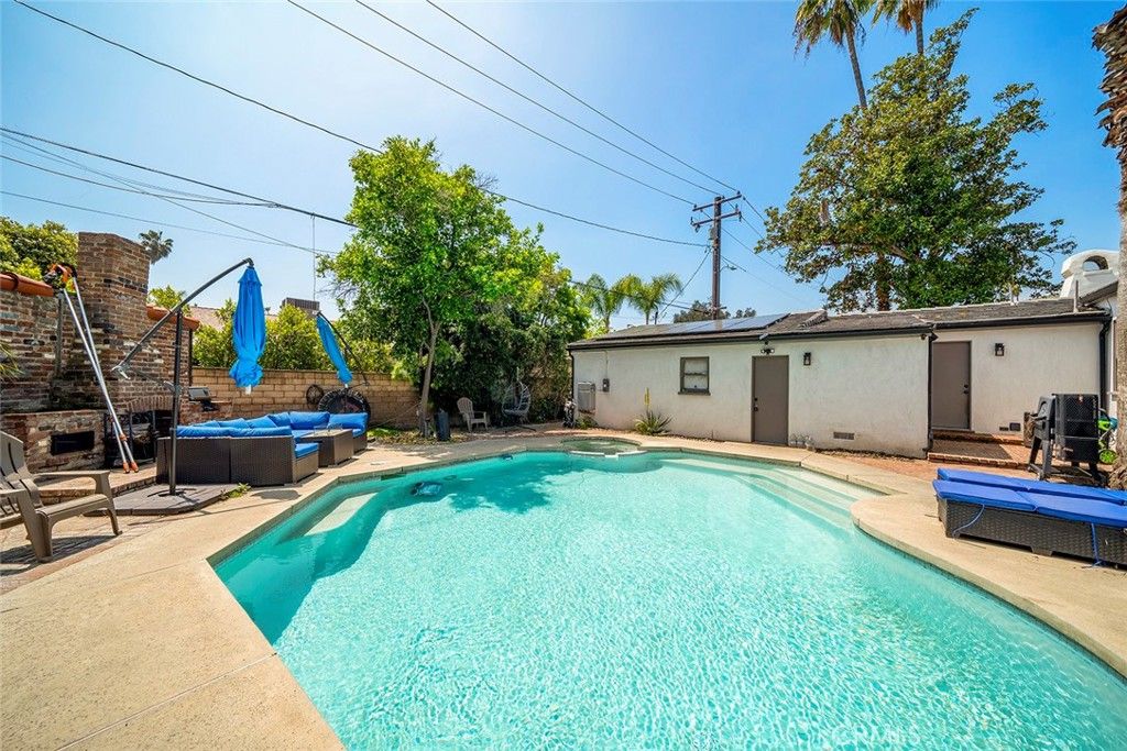Exterior, Pool