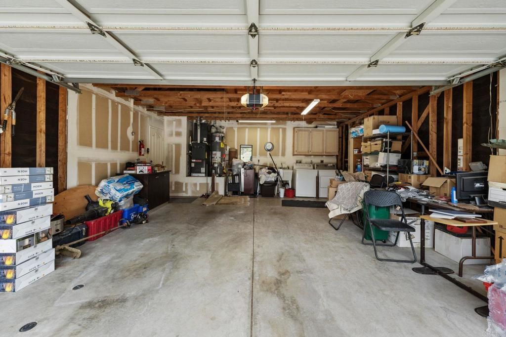 Garage, Interior, Wooden Beams