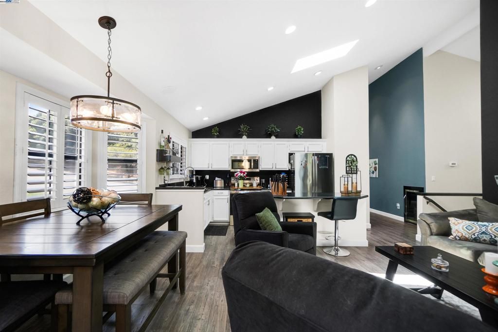 Dining room, Interior, Kitchen, Living room, Pendant Lights, Recessed Lighting, Wood Texture Flooring