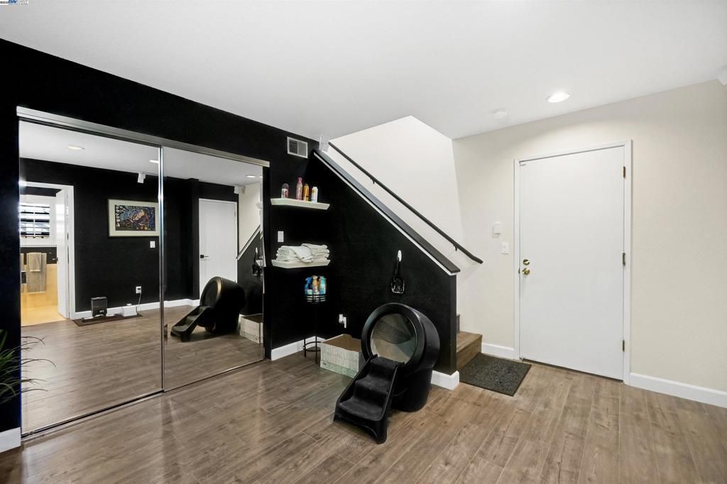 Fitness Equipment, Interior, Recessed Lighting, Wood Texture Flooring