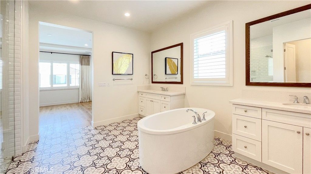 Bathroom, Dual Sink Vanities, Free Standing Baths, Interior, Recessed Lighting