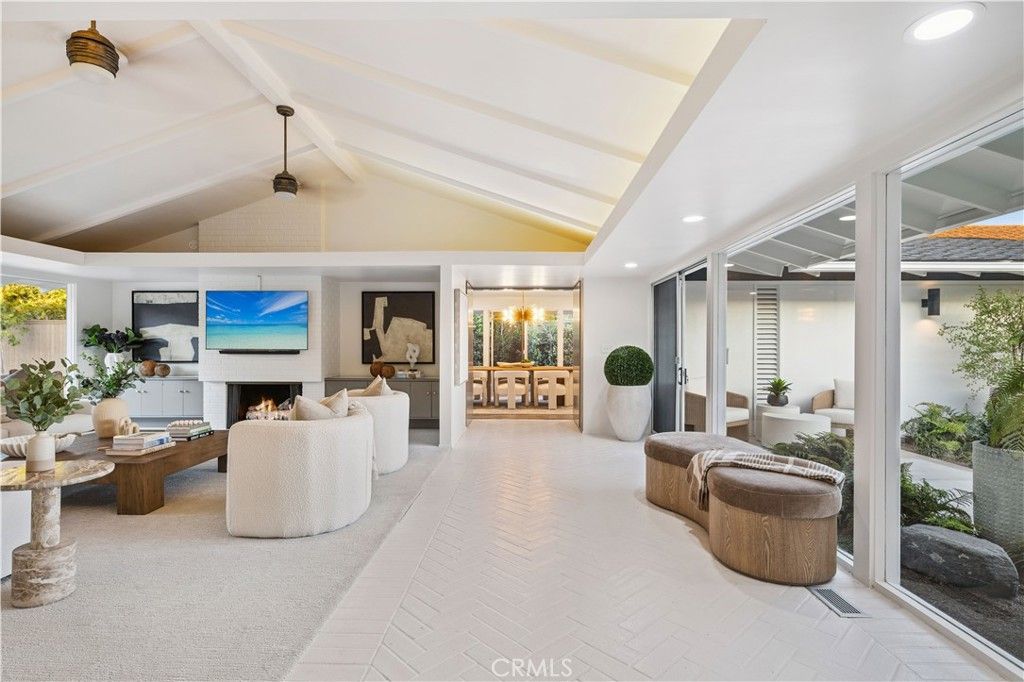 Fireplace, Interior, Living room, Recessed Lighting
