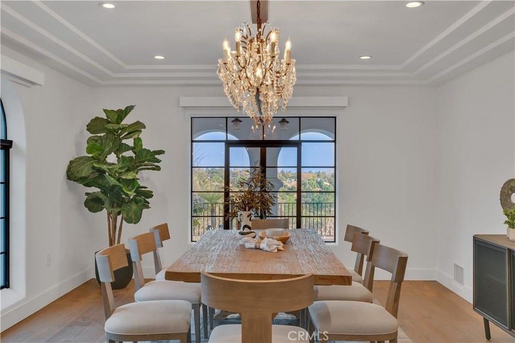 Chandelier, Dining room, Interior, Recessed Lighting, Wood Texture Flooring