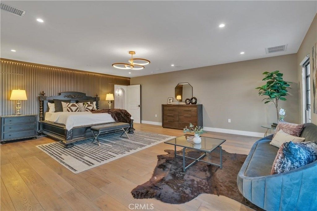 Bedroom, Interior, Pendant Lights, Recessed Lighting, Wood Texture Flooring