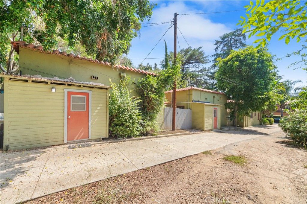 Detached Garage, Exterior
